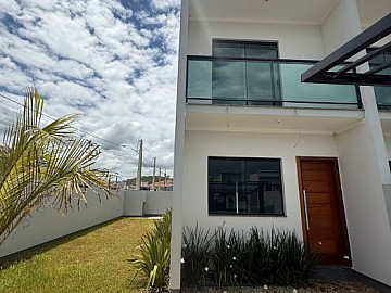 Sobrado de Esquina com 02 quartos