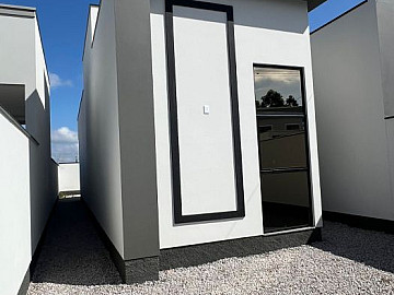 LINDA CASA COM SU�TE E PASSAGEM LATERAL